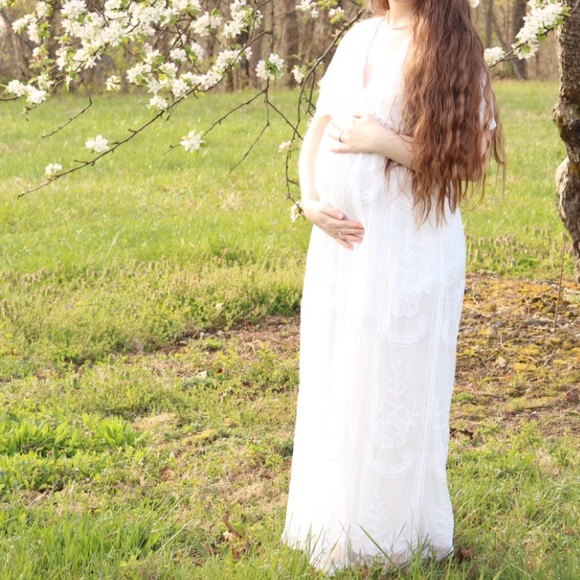 Pinkblush White Lace Maternity Maxi Dress - Picture 3 of 3